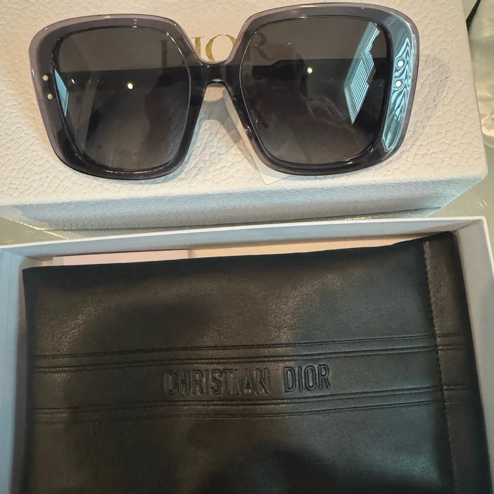 Dior Black and Gray Sunglasses
DiorHighLight S1I NWT 100% authentic - Picture 1 of 12
